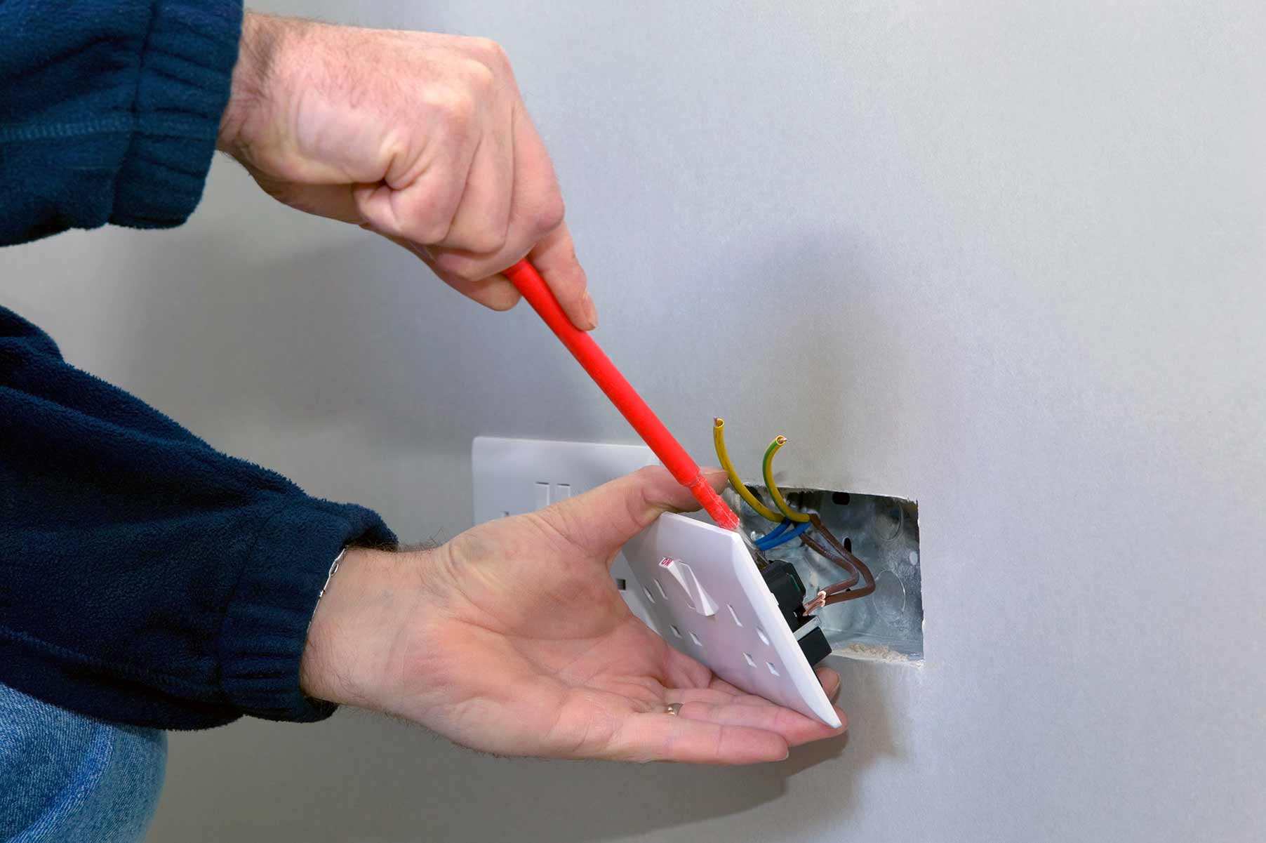 Our electricians can install plug sockets for domestic and commercial proeprties in Newburn and the local area. 